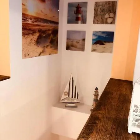 Schwimmendes Haus Elandi בית נופש