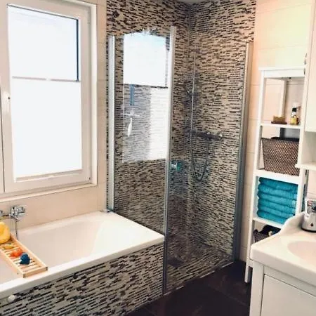 Schwimmendes Haus Elandi בית נופש *
