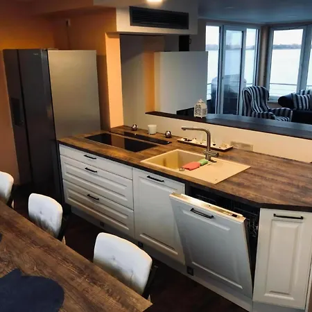 Schwimmendes Haus Elandi Holiday home *